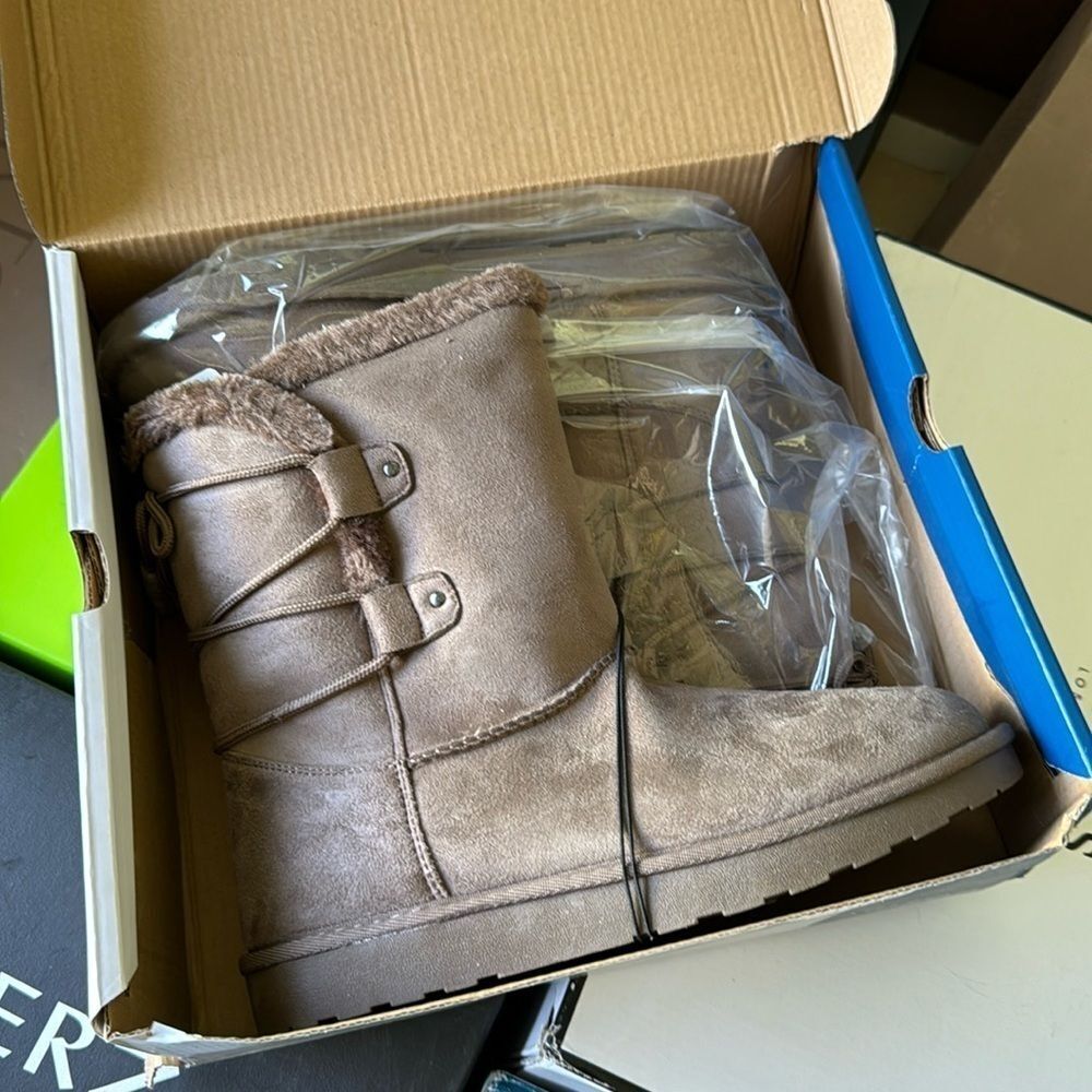 Arizona Slip On Boots - Picture 2 of 7
